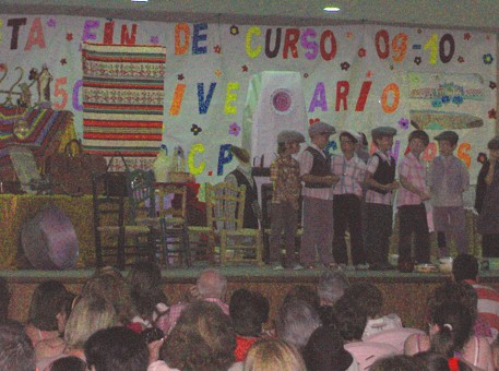 Escenario de Fiesta fin de curso conmemorativo del 50 Aniversario de Peuelas el 22-06-10