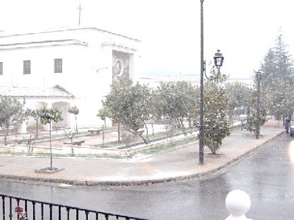 Vista nevadando desde el Hogar del Pensionista de Peñuelas